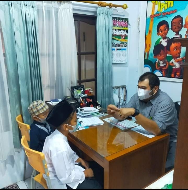 Ruang tunggu nyaman Rumah Sunat Pratiwi Tangerang